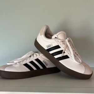 Unisex adidas worn twice- women’s 11